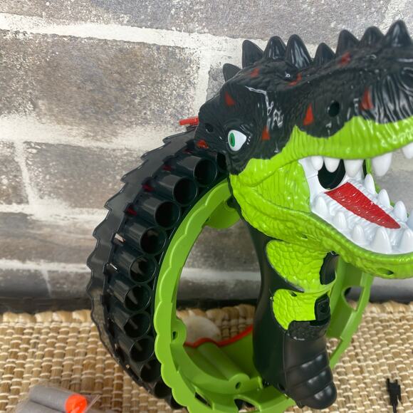 NEW Northlet Hand Ring Dinosaur Launcher Soft Foam Darts Automatic Rechargeable - Picture 3 of 11
